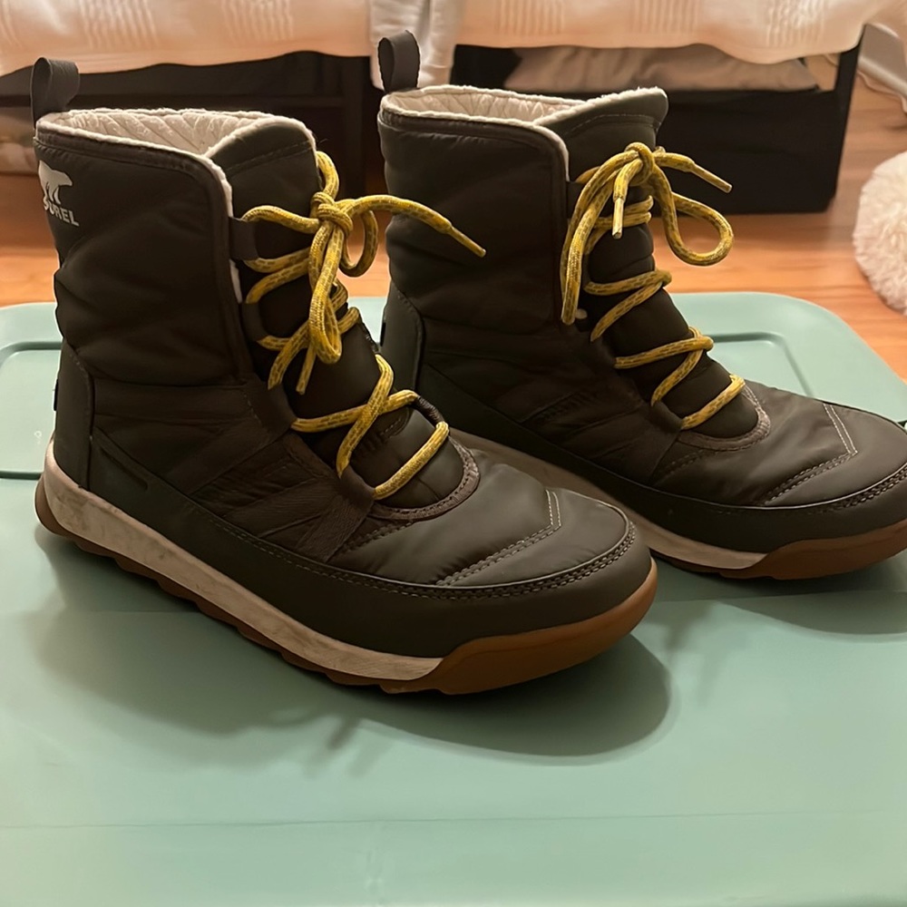 Sorel Whitney II Short Lace Boot - army green and yellow